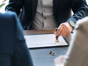 8 Reasons Hiring A Divorce Lawyer Can Make Your Divorce Process Stress-Free