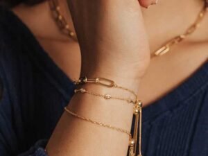 The-Bracelet-Styles-That-Work-Best-for-Everyday-Wear