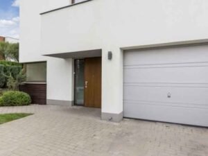 4-Key-Features-to-Look-for-in-a-Residential-Garage-Door